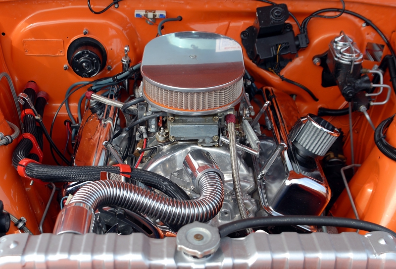 garagiste-VILLECROZE-min_car-engine-1738309